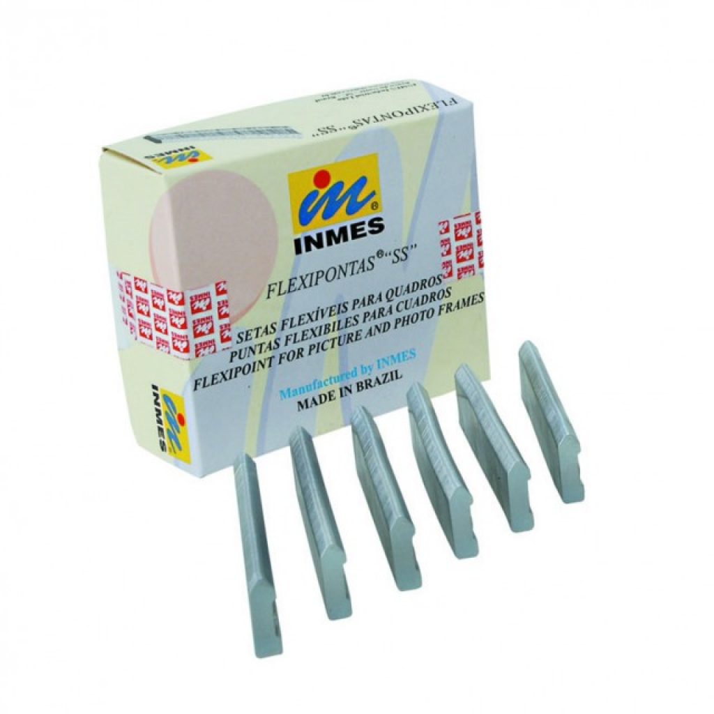 Desenvolvido para fixação de fundos de porta retratos, substituindo as populares tramelas.
*Fabricado em aço Pintado (não oxida);
* Utilizado na pistola FI 140P Inmes;
* Ideal para uso de fabricante de porta retratos;
* Material flexível, pode ser dobrado, permitindo a troca das fotos ou gravuras;
* Disponível na cor preta;
* Pode ser aplicado com a pistola FI-150 M, ou com a Pistola FP-150.
