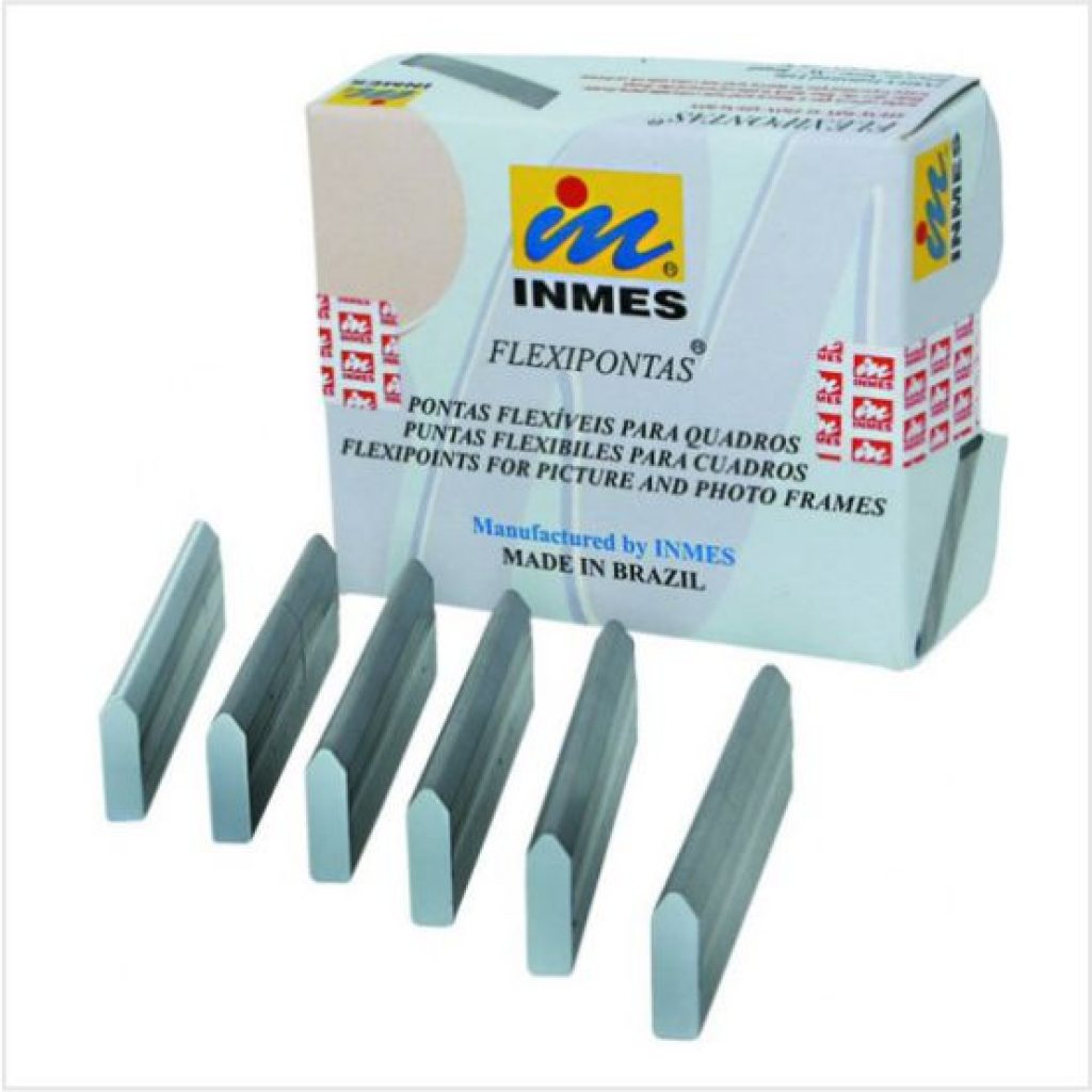 Desenvolvido para fixação de fundos de porta retratos, substituindo as populares tramelas.

* Fabricado em aço pintado (não oxida);
* Pode ser utilizado na maioria das pistolas do mercado;
* Ideal para uso de fabricante de porta retratos;
* Material flexível, pode ser dobrado, permitindo a troca das fotos ou gravuras;
* Disponível na cor preta;
* Pode ser aplicado com a pistola FI-150 M, ou com a Pistola FP-150.