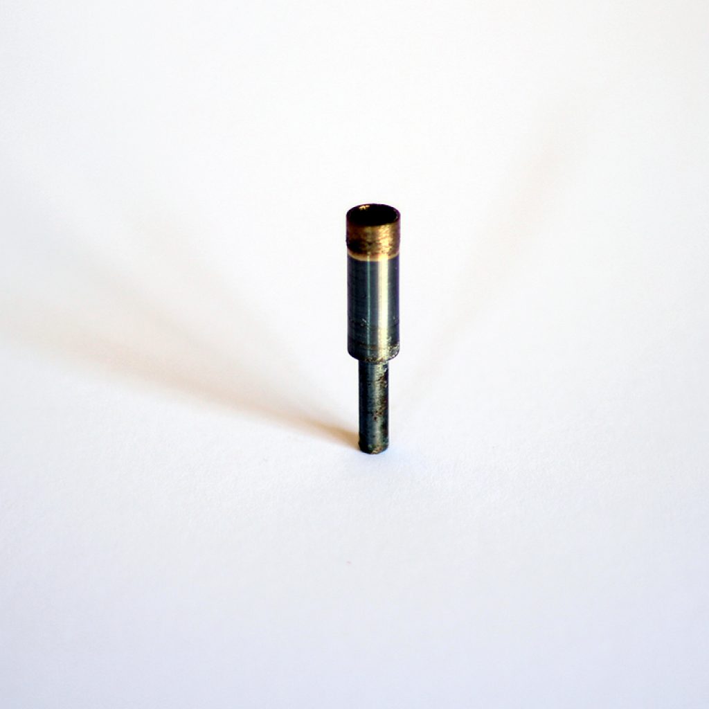 Broca Bilco de 10mm. Recomendada para furar vidros.