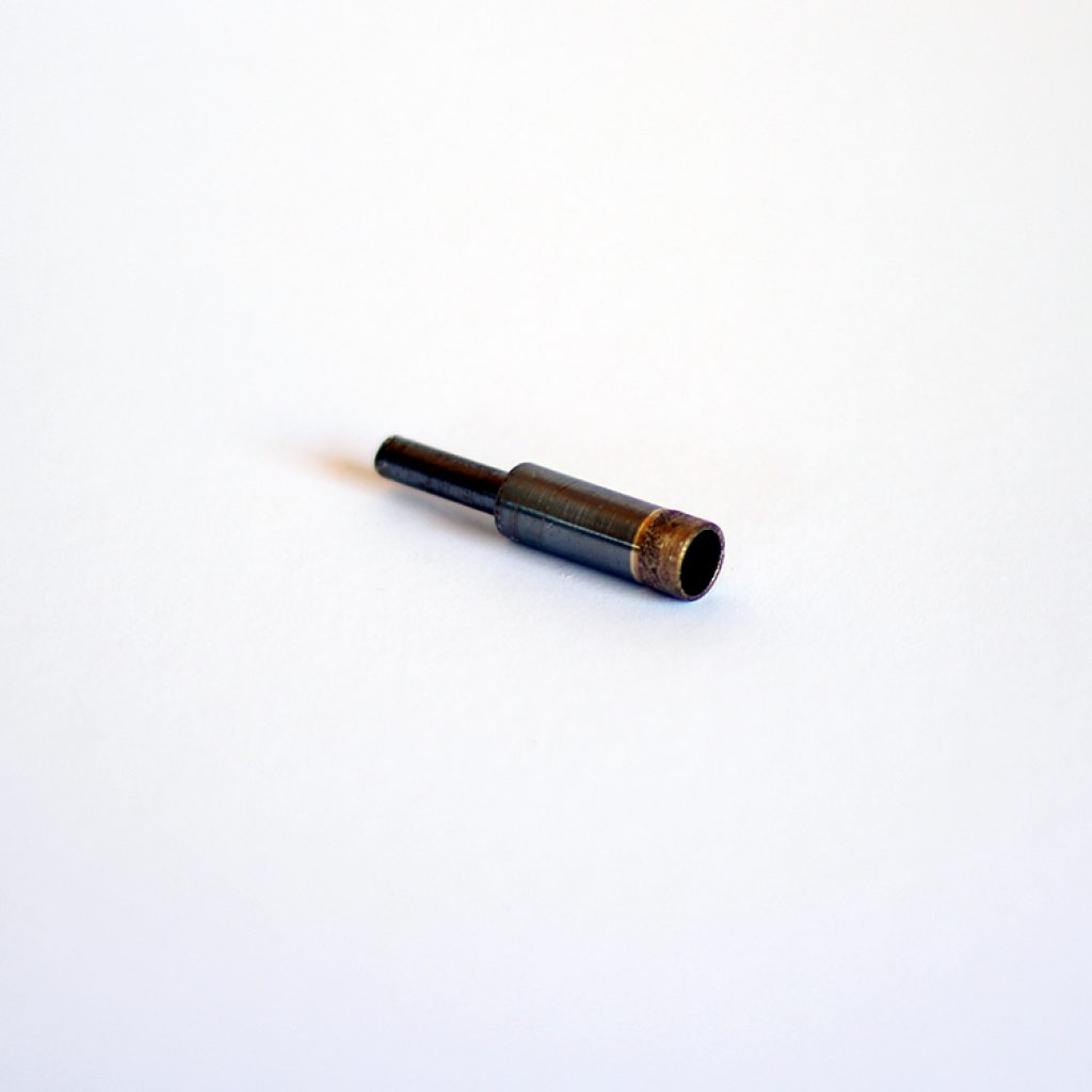 Utilizada por profissionais de diversas áreas, com os modelos de rosca certo para cada material a ser perfurado. Para maior durabilidade exige cuidados com lubrificação.

Peso: 13 g