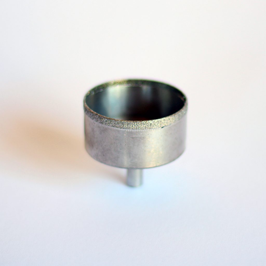 Utilizada por profissionais de diversas áreas, com os modelos de rosca certo para cada material a ser perfurado. Para maior durabilidade exige cuidados com lubrificação.

Peso: 131 g