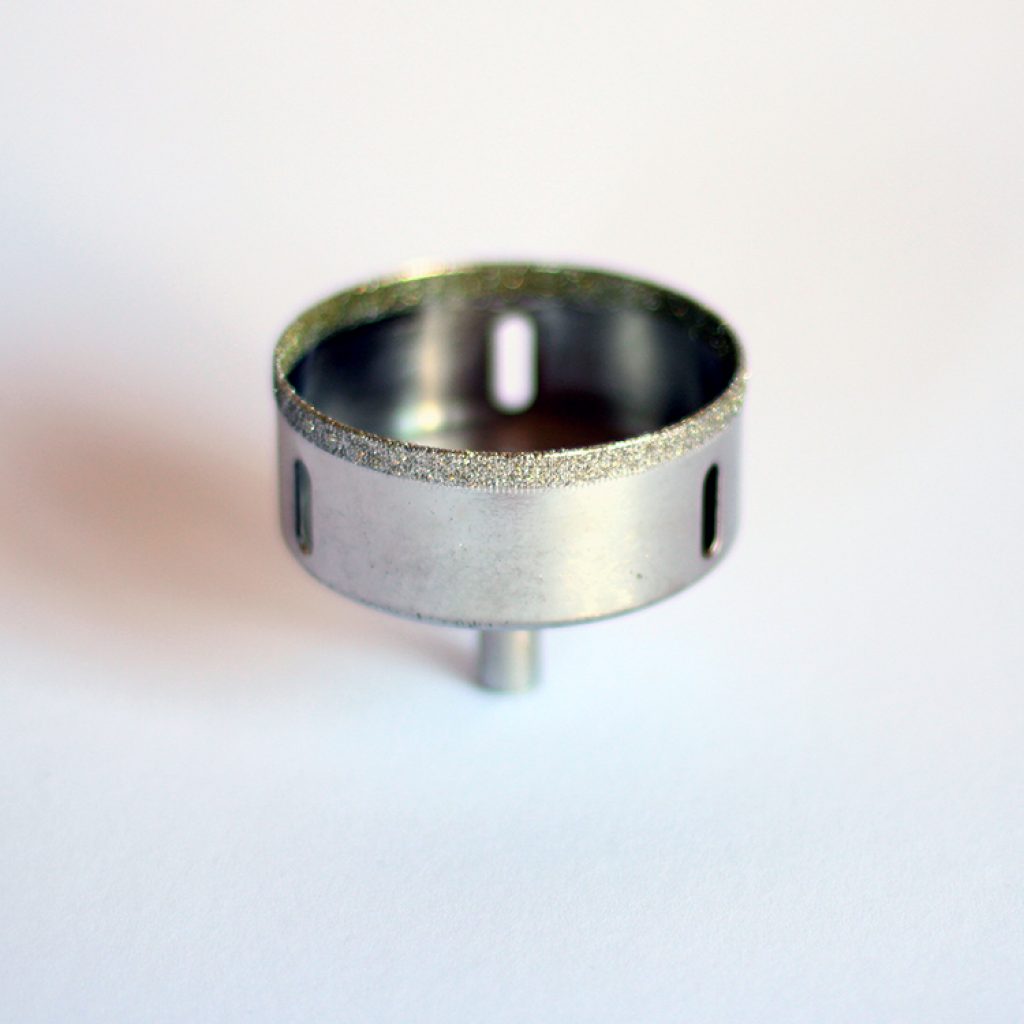 Utilizada por profissionais de diversas áreas, com os modelos de rosca certo para cada material a ser perfurado. Para maior durabilidade exige cuidados com lubrificação.

Peso: 115 g