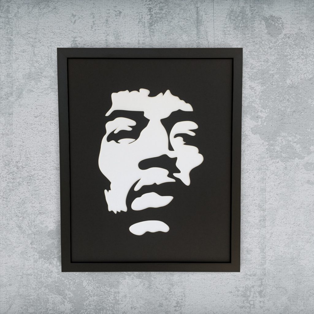 Quadro em moldura tipo caixa com vidro e duplo passe partout - preto superior e branco inferior -  com corte especial e fundo em duratex ou madefibra. Detalhes das laterais internas de revestimento em foam preto. É a peça rock n' roll que faltava para sua casa ficar show!

O nosso passe partout com corte especial é feito à máquina computadorizada de alta performance, o que confere profundidade e perspectiva para a arte. Assim, seu resultado único, supercool e exclusivo é diferente de reproduções planas como pôsteres, impressões, gravuras e desenhos.

Escolha a cor da sua moldura e seja o primeiro de seus amigos a adquirir este produto: