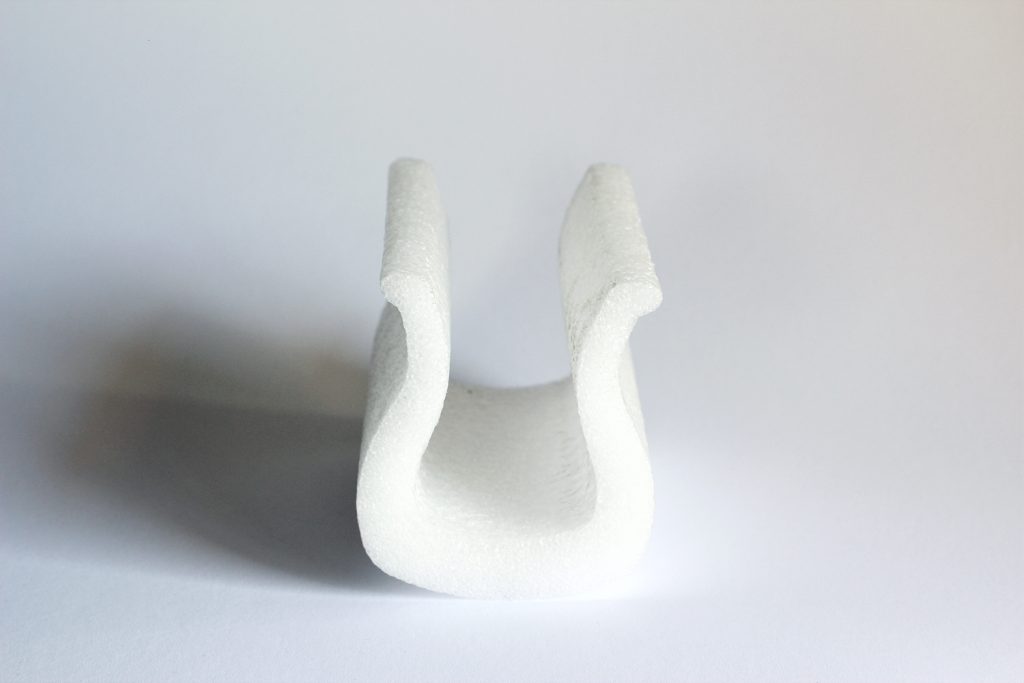 Cantoneira grande em espuma com formato de ferradura para proteção, armazenamento e locomoção de quadros, chapas em materiais diversos, vidros, pôsteres e etc.