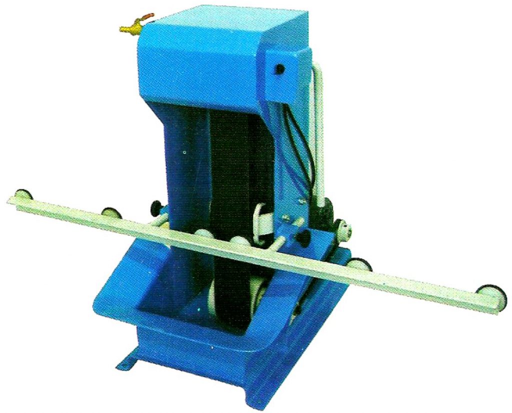 Dimensões 65x30x60


&nbsp;

 	
Peso: 45 kg


&nbsp;

 	
Motor: Monofásico 1/2 CV - 2 polos


&nbsp;

 	
Lixa em cinta: 1200x75 grão de 36 a 320


&nbsp;
Adaptação para água: Para o acabamento e  evita o pó.
&nbsp;